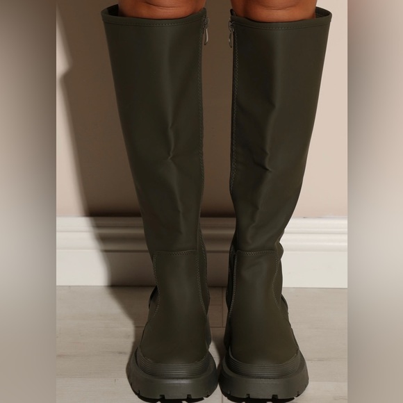 Boots - Picture 3 of 4